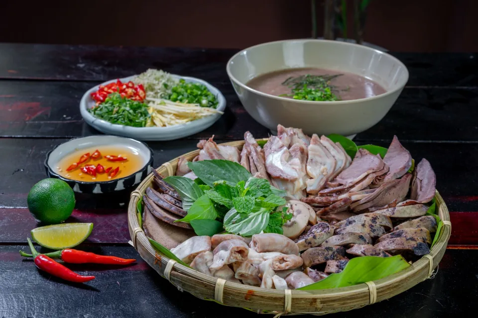 Phở bò tái